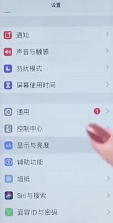 手机屏幕变成灰色怎样调回来 手机屏幕变灰色如何调回正常